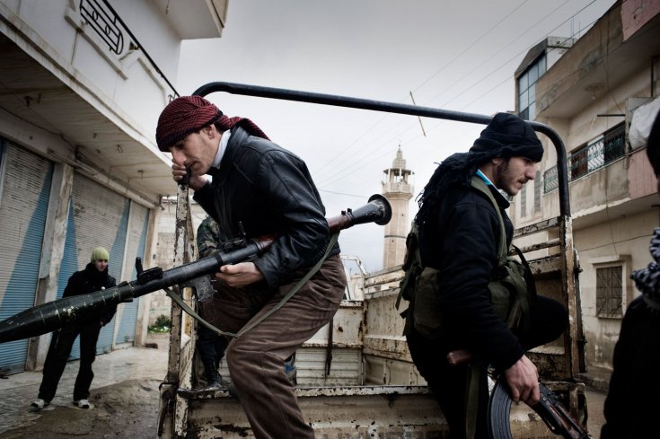 عناصر الجيش السوري الحر في بلدة القصير 27 كانون الثاني/يناير 2012